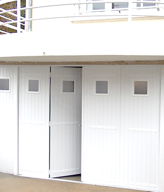 Porte De Garage Battante Sur Mesure Vrs Fermetures